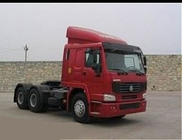 Le camion SINOTRUK HOWO LHD 6X4 Euro2 336HP deux de tracteur amarrent ZZ4257N3241V à quai
