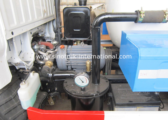 Camion d'aspiration d'eaux d'égout de SINOTRUK HOWO pour l'entreprise 5-6CBM LHD 4X2 Euro2 d'hygiène