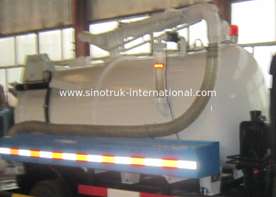 Camion d'aspiration d'eaux d'égout de SINOTRUK HOWO pour l'entreprise 5-6CBM LHD 4X2 Euro2 d'hygiène