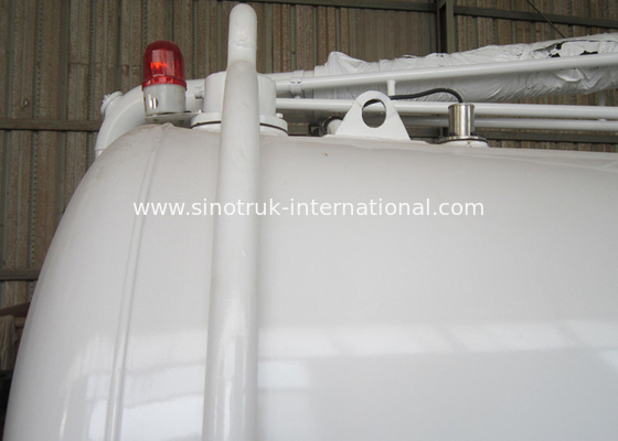 Camion d'aspiration d'eaux d'égout de SINOTRUK HOWO pour l'entreprise 5-6CBM LHD 4X2 Euro2 d'hygiène
