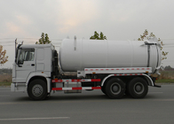 En transportant le nettoyage de fosse septique d'eaux d'égout troquez/camion de pompage septique 17CBM LHD 336HP