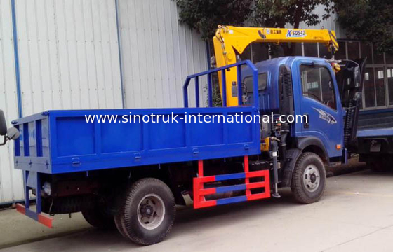 Le camion de LHD 4X2 a monté la tonne SINOTRUK ZZ1127G4215C1 de la grue 3,2 de boom
