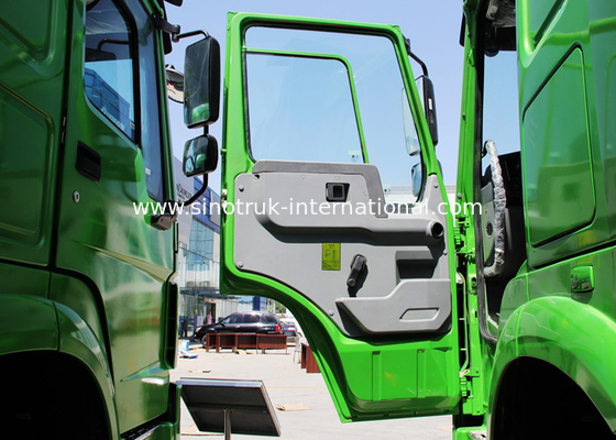 Type municipal blanc/rouge d'entraînement du camion à benne basculante de Sinotruk Howo d'administration LHD 6X4