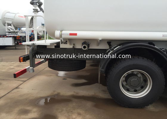 l'eau du camion de réservoir de l'eau 20CBM SINOTRUK HOWO LHD 6X4 arrosant l'OIN de camion de réservoir