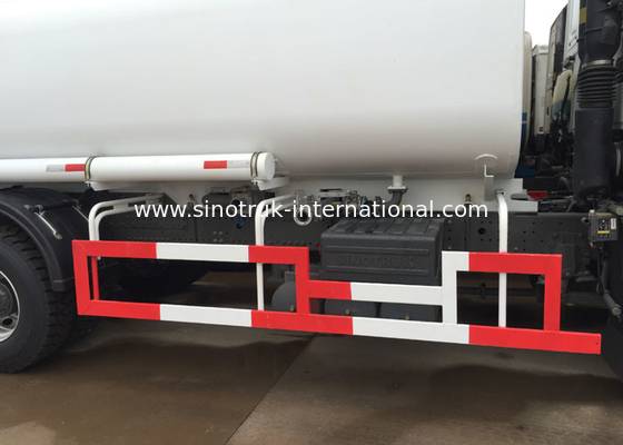 l'eau du camion de réservoir de l'eau 20CBM SINOTRUK HOWO LHD 6X4 arrosant l'OIN de camion de réservoir