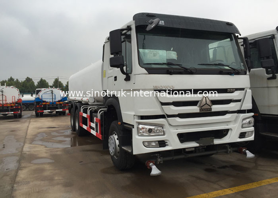 l'eau du camion de réservoir de l'eau 20CBM SINOTRUK HOWO LHD 6X4 arrosant l'OIN de camion de réservoir