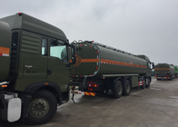 Camion-citerne aspirateur stable de carburant SINOTRUK HOWO 30 - 40 tonnes pour le transport 8X4 RHD d'huile