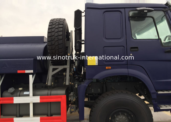 Essence de HOWO 4X4 LHD transportant des camions-citernes aspirateurs de camion/pétrole de réservoir de stockage de pétrole