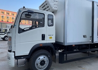 Camion réfrigéré SINOTRUK HOWO 4 × 2 5-10 tonnes 140HP RHD