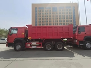 SINOTRUK HOWO Tipper Dump Truck RHD 6×4 336HP dans la couleur rouge