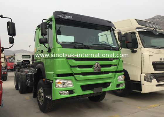 Tonnes de cargaison de la capacité 25 - 40 de camion de pneu du châssis SINOTRUK HOWO ZZ1257N4641W TR691
