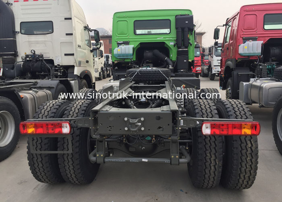 Tonnes de cargaison de la capacité 25 - 40 de camion de pneu du châssis SINOTRUK HOWO ZZ1257N4641W TR691