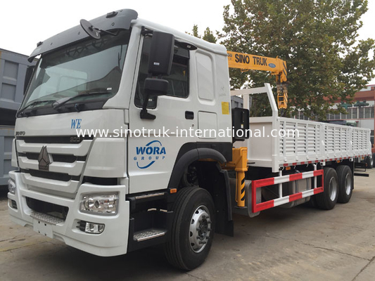 Le petit camion monté tend le cou 5-10 tonnes de HIAB, camion de grue de boom d'articulation