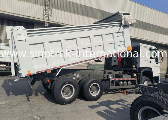 Sinotruk Howo camion de décharge à bascule 380hp 6 × 4 20CBM blanc avec bâche automatique