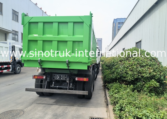 Sinotruk Howo dépoussiéreur à bascule Weichai 400hp 6 × 4 Lhd Levé vert moyen