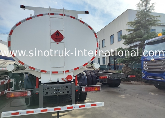 SINOTRUK HOWO Roux 380HP 8×4 12 roues camion-citerne à pétrole de grande capacité