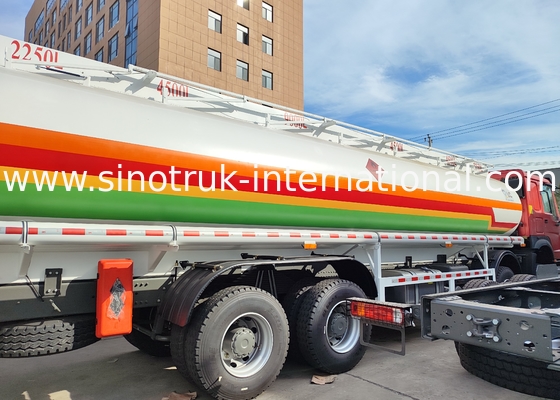 SINOTRUK HOWO Roux 380HP 8×4 12 roues camion-citerne à pétrole de grande capacité