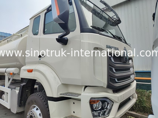 HOWO 25CBM 6*4 Camion réservoir d'huile 380 chevaux puissants Blanc