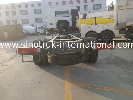SINOTRUK HOWO Chassis de camion de marchandises 16 à 20 tonnes 4x2 LHD 300 ch