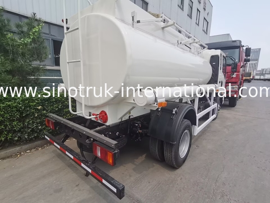 SINOTRUK HOWO 4X2 6 roues Cisterne pétrolière 5-6CBM