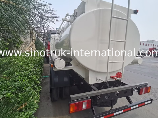 SINOTRUK HOWO 4X2 6 roues Cisterne pétrolière 5-6CBM
