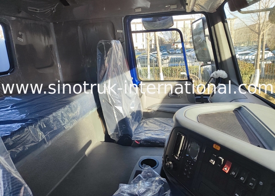 SINOTRUK HOWO 4x2 300 chevaux châssis bleu avec carrosserie réservoir d'eau 10m3