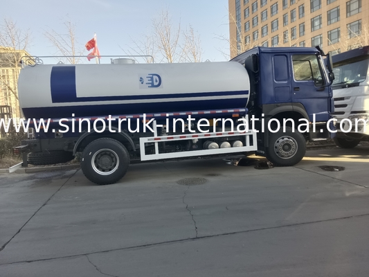 Le camion à réservoirs d'eau SINOTRUK bleu
