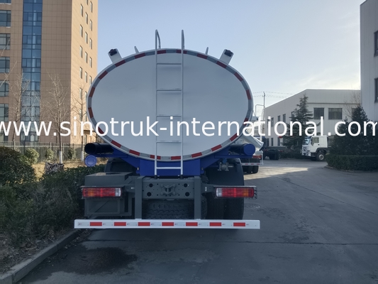 Le camion à réservoirs d'eau SINOTRUK bleu
