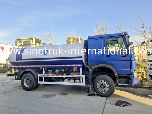 SINOTRUK HOWO Camion réservoir d'eau 4x2 RHD 300HP 10CBM pour le transport durable de l'eau
