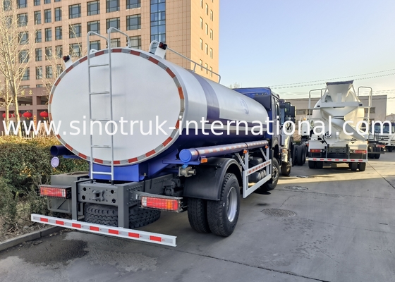 SINOTRUK HOWO Camion réservoir d'eau 4x2 RHD 300HP 10CBM pour le transport durable de l'eau