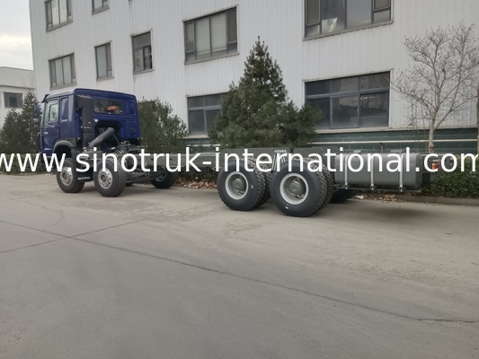 SINOTRUK HOWO Chassis du camion-citerne à pétrole de 400 chevaux 8X4 LHD 50 tonnes 40CBM