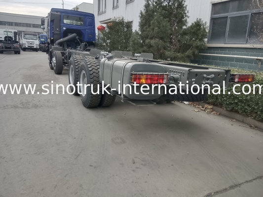 SINOTRUK HOWO Chassis du camion-citerne à pétrole de 400 chevaux 8X4 LHD 50 tonnes 40CBM