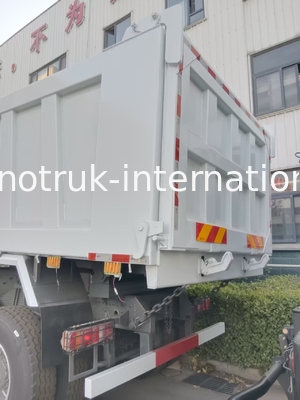2 passagers Sinotruk Hohan déchargeur de déchargeur Weichai Moteur 6 × 4 LHD 380HP avec transmission manuelle