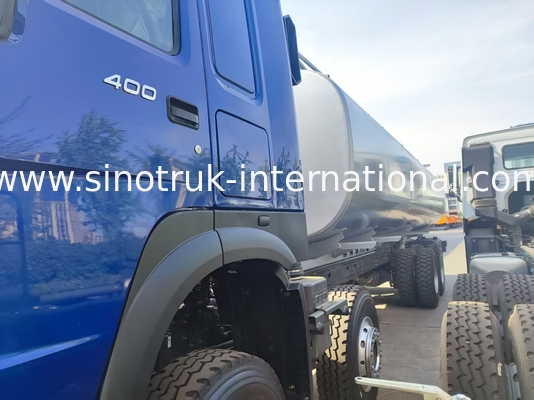 Camion de carburant HOWO 8*4 400HP LHD robuste avec système à double réservoir de 40 CBM pour la distribution de carburant longue distance