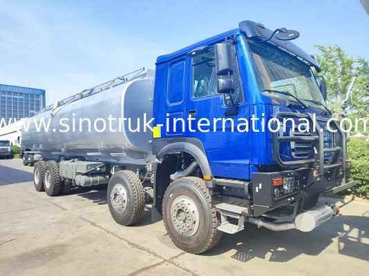 Camion de carburant HOWO 8*4 400HP LHD robuste avec système à double réservoir de 40 CBM pour la distribution de carburant longue distance