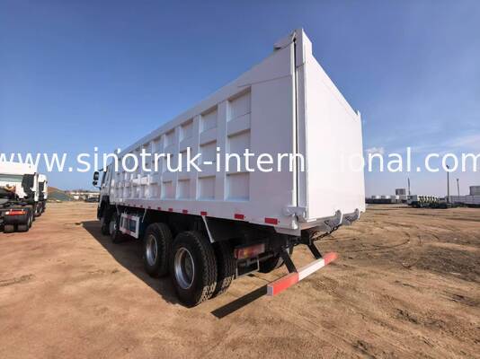 Camion à décharges à bascule Moteur de charge lourde de 40 à 50 tonnes de capacité de charge, moteur diesel de 375 chevaux et longueur de la boîte de chargement de 7300 mm