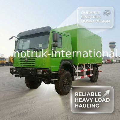 Camion lourd SINOTRUK avec transmission 4x4 à conduite à gauche, caisse de chargement de 5000*2300*2300 mm et essieu arrière de 16T pour le transport de charges lourdes - Vert