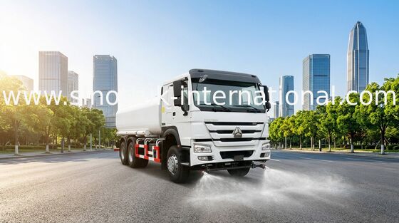l'eau du camion de réservoir de l'eau 20CBM SINOTRUK HOWO LHD 6X4 arrosant l'OIN de camion de réservoir