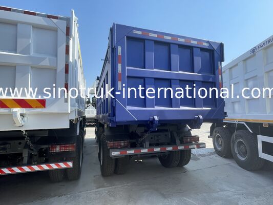 SINOTRUK HOWO NX Cab Tipper Dump Truck LHD 6X4 Un feu d'avertissement avec une bâche