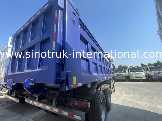 SINOTRUK HOWO NX Cab Tipper Dump Truck LHD 6X4 Un feu d'avertissement avec une bâche