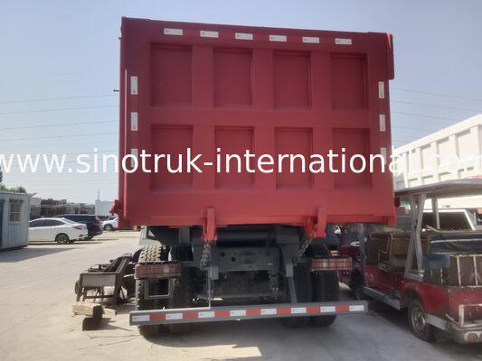 Camion à décharge à bascule Sinotruk NX avec moteur de 371 ch, capacité de 40 à 50 tonnes et entraînement 8×4 pour le transport lourd Rouge