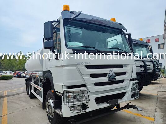 25 mètres cubes HOWO Camion à éclaboussure de réservoir d'eau avec moteur puissant 380 ch