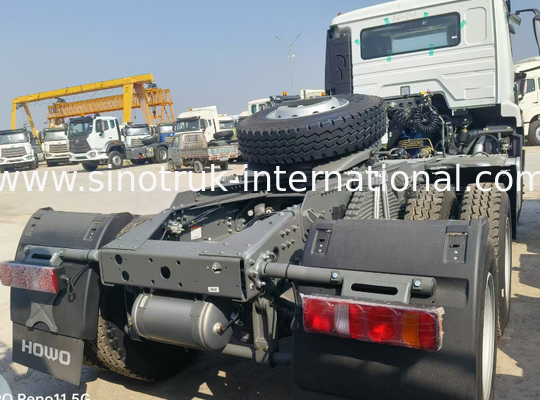 6900x2550x3250 Mm Tractor Truck Euro 2 Emission Standard Built to Withstand Harsh Road Conditions and Heavy Freight Loads