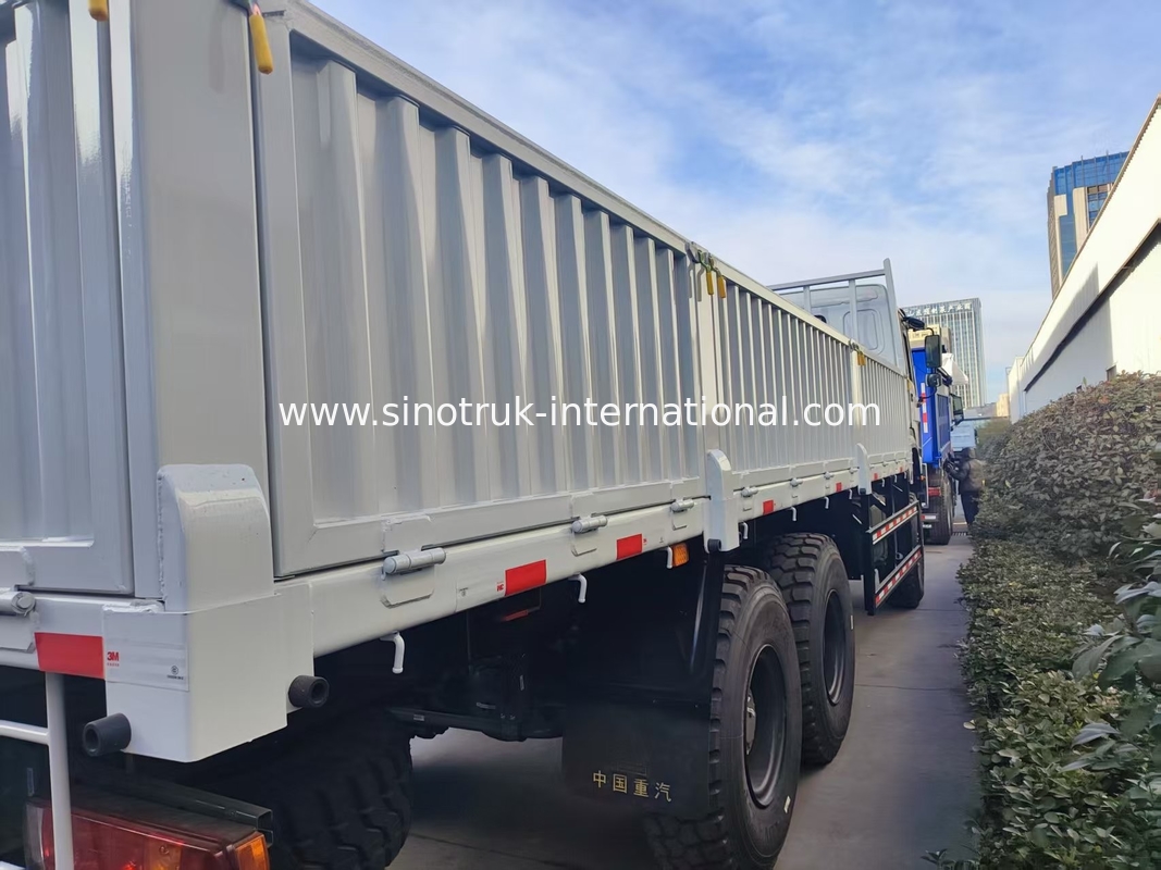Débloquez la puissance et la polyvalence tout conquérant blanc HOWO 6x6 400HP hors route camion de marchandises