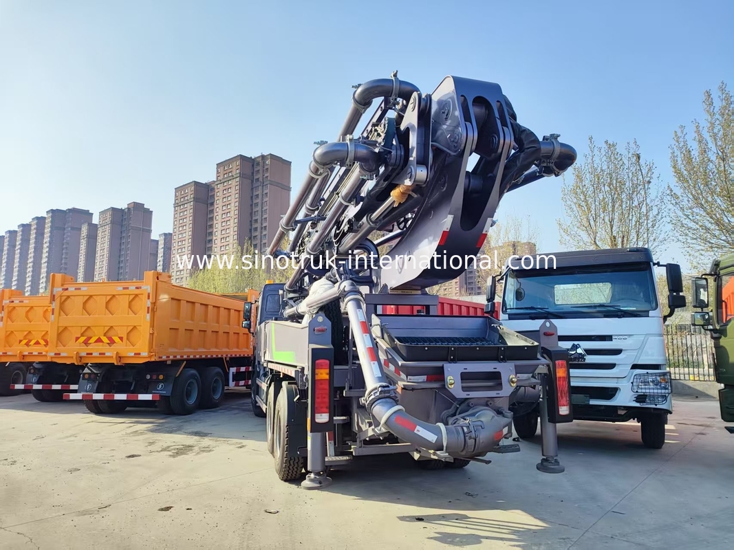 Maîtrise de la hauteur HOWO 380HP Smart Pump Trucks 52m Boom 6x4 Traction pour un versement vertical inégalé