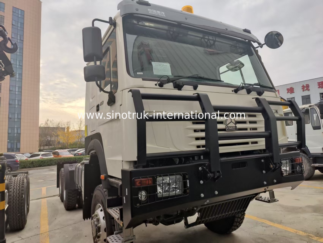 SINOTRUK 430 chevaux tracteur 6 × 4 avec pare-chocs militaire