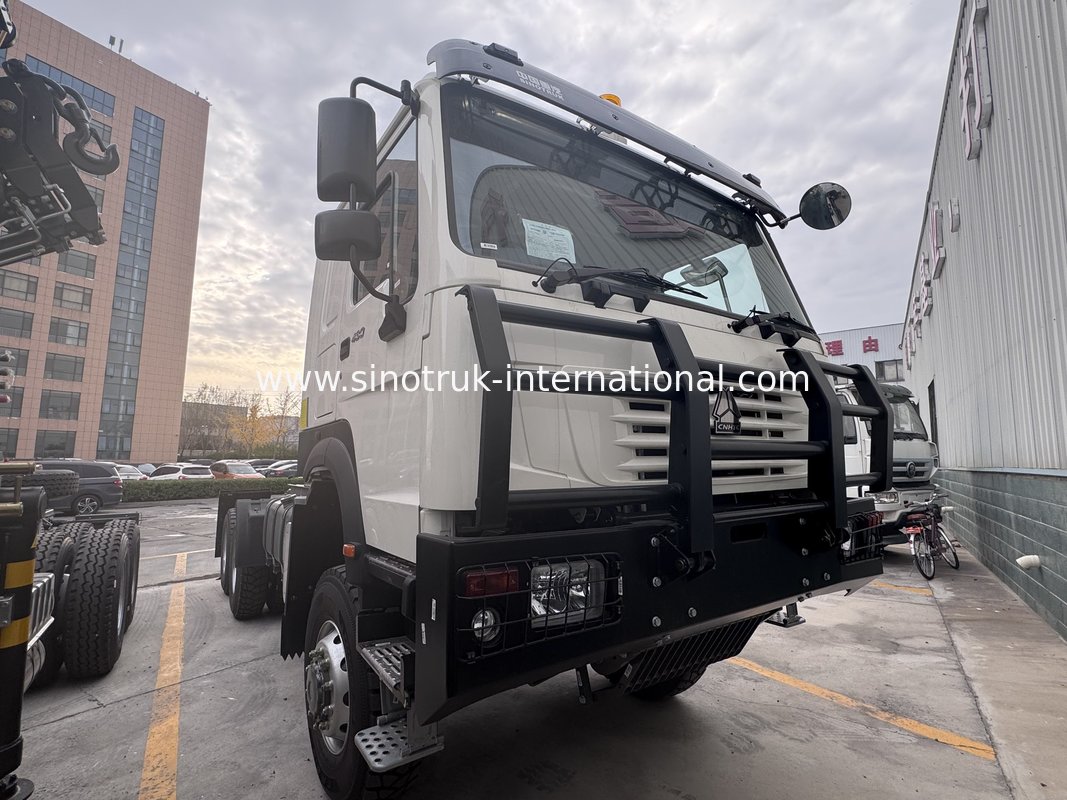 SINOTRUK HOWO Ghost Face cabine Tracteur camion 6X6 Euro 2 430 HP pare-chocs militaire blanc