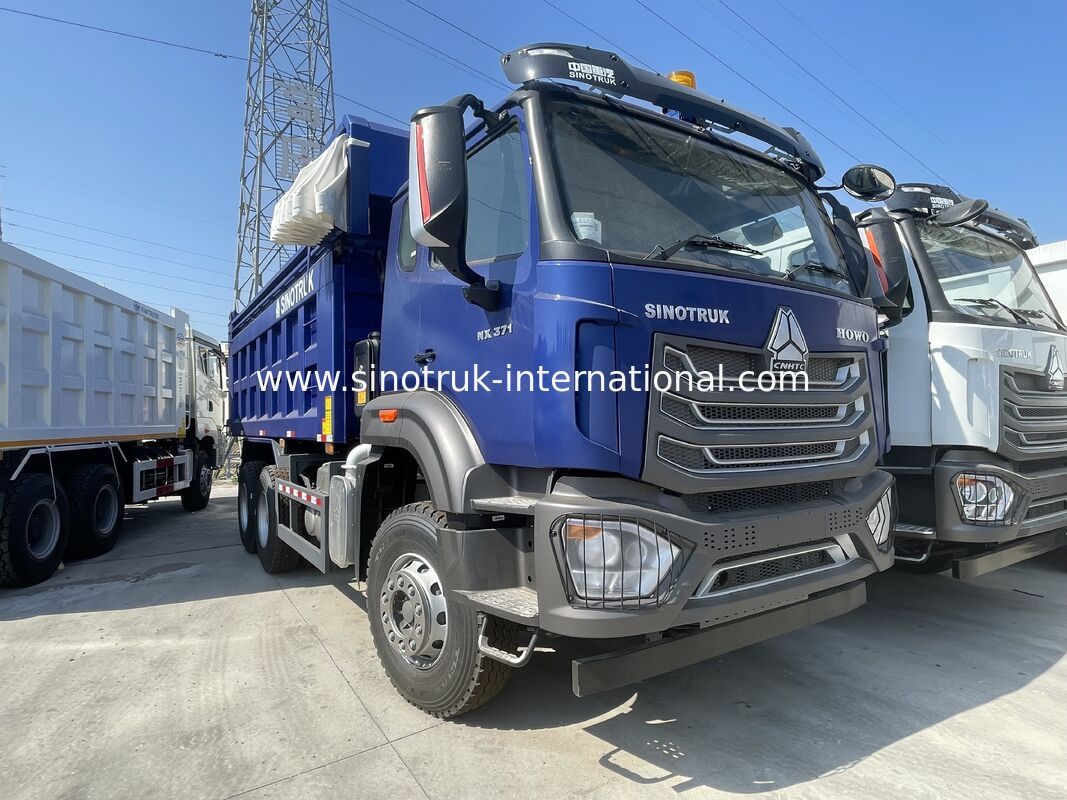 SINOTRUK HOWO NX Cab Tipper Dump Truck LHD 6X4 Un feu d'avertissement avec une bâche