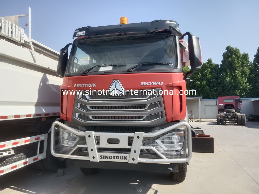 Camion à décharge à bascule Sinotruk NX avec moteur de 371 ch, capacité de 40 à 50 tonnes et entraînement 8×4 pour le transport lourd Rouge