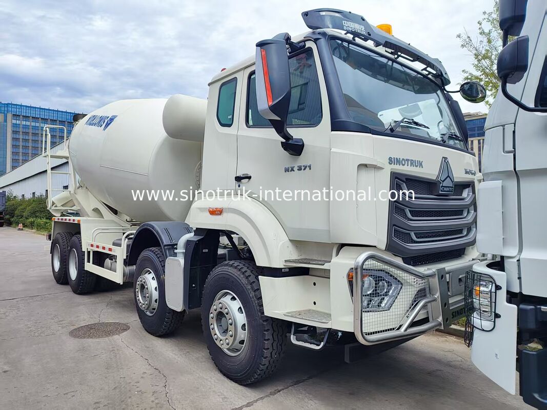 C'est un camion de béton de 14 mètres cubes. 371 ch.
